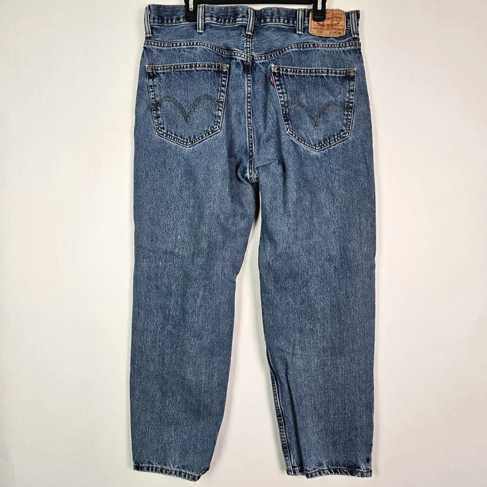 VTG Levi's 550 Relaxed Fit 100% Cotton Medium Wash Jean